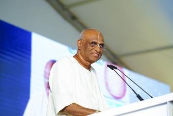 Shri Madhu Pandit Dasa, Founder – Chairman addresses the gathering at the inauguration ceremony.